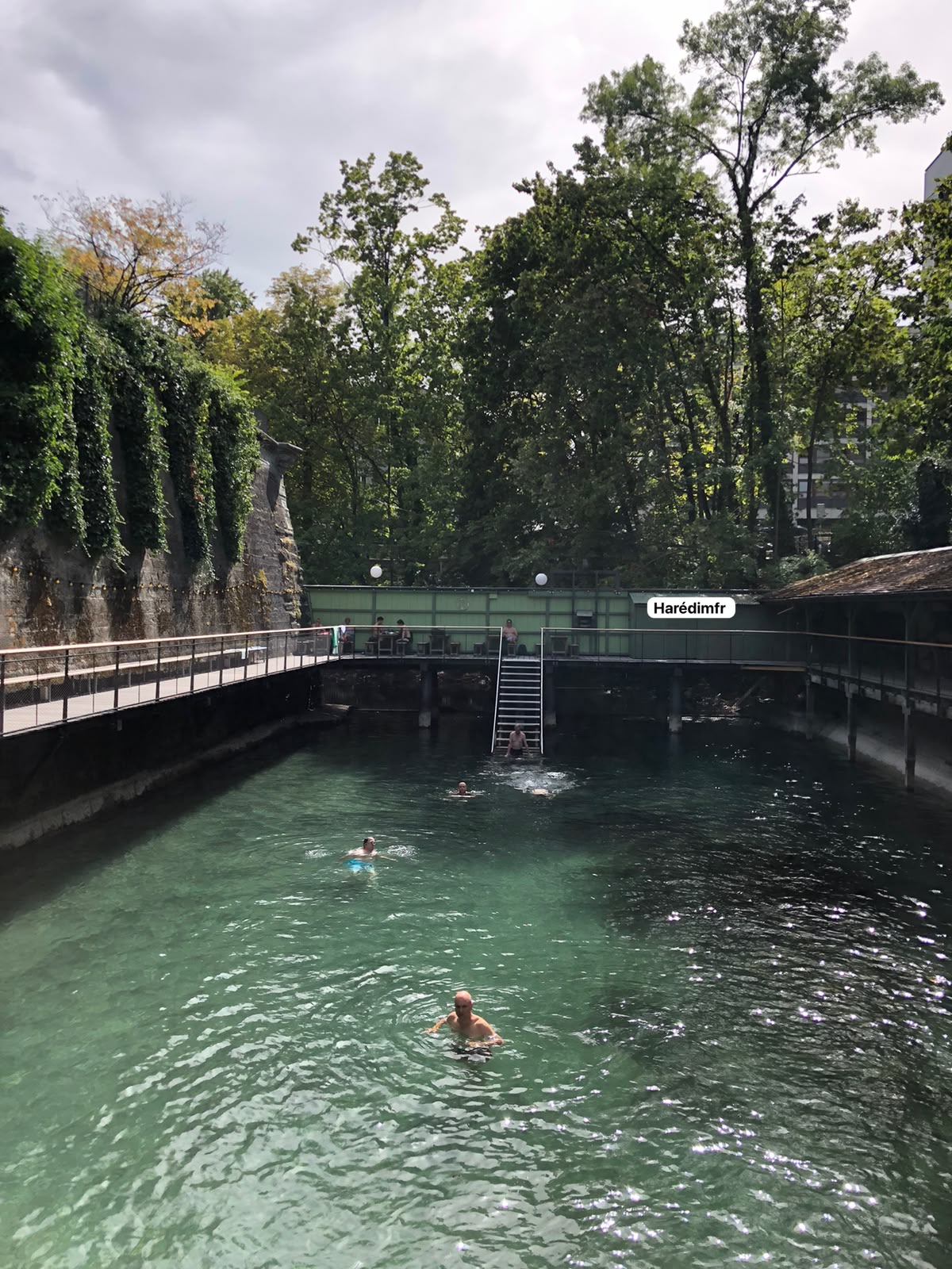 Zurich: Un bain pour hommes en plein centre-ville préservé depuis des décennies