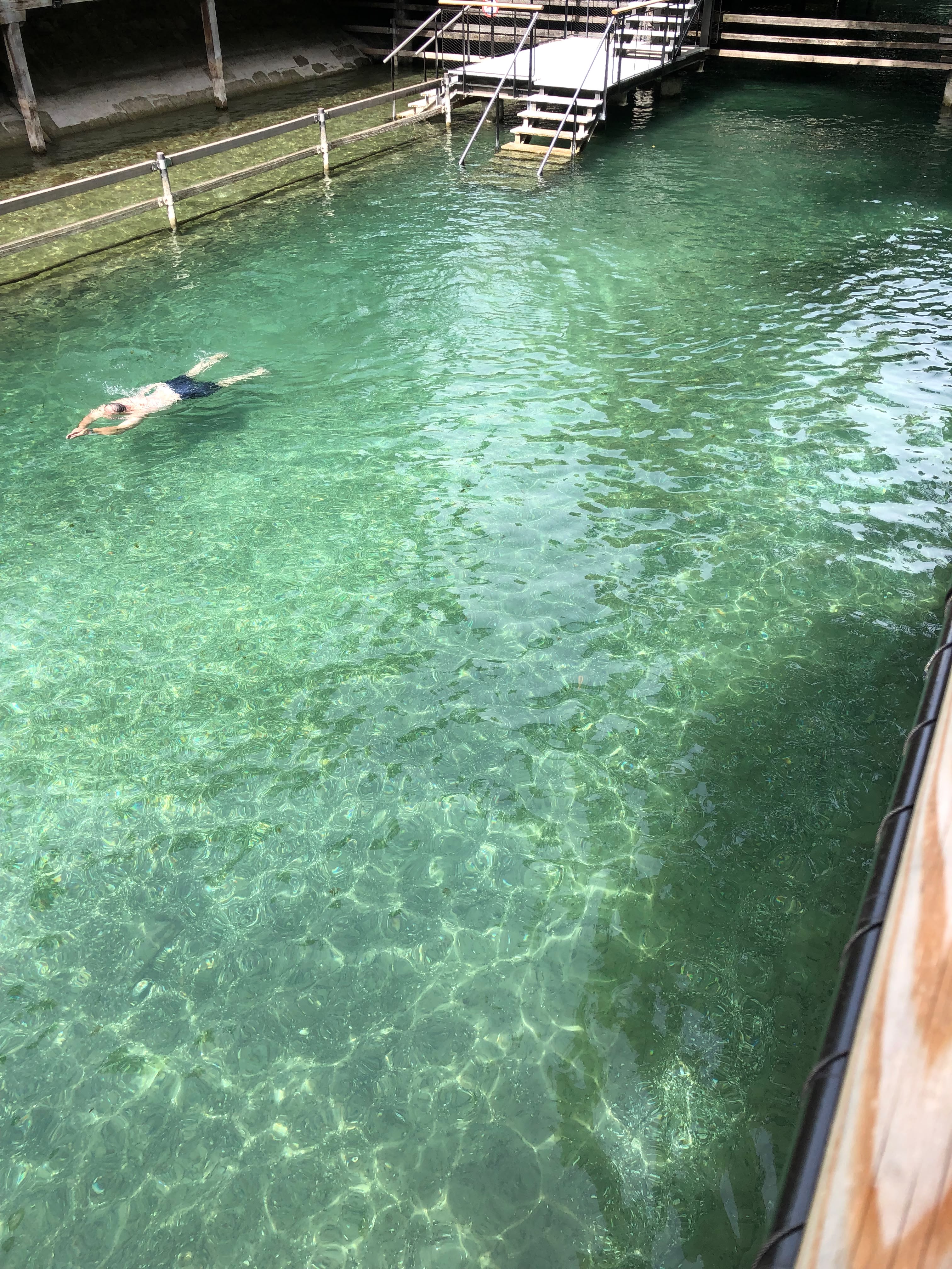 Zurich: Un bain pour hommes en plein centre-ville préservé depuis des décennies