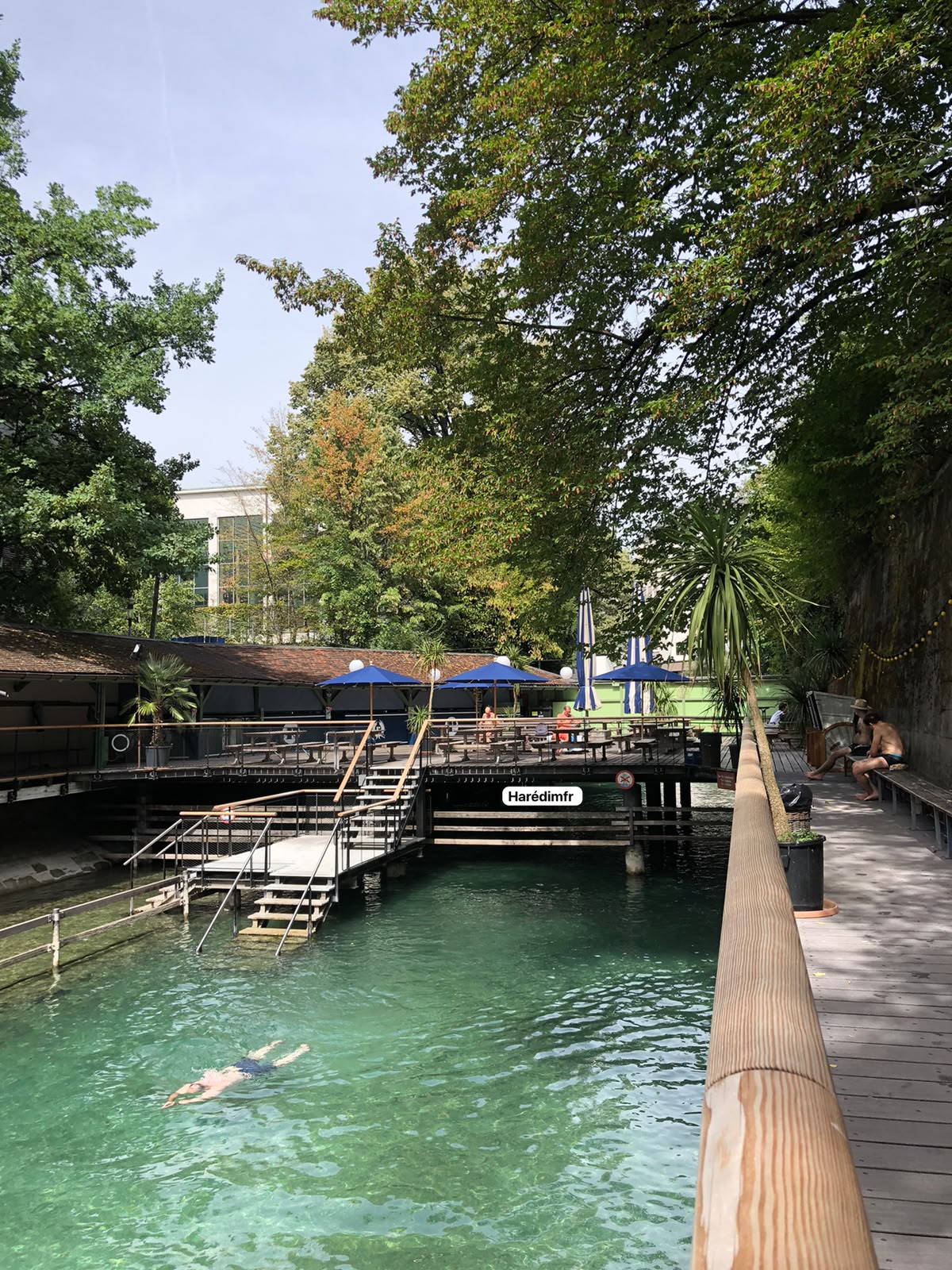 Zurich: Un bain pour hommes en plein centre-ville préservé depuis des décennies